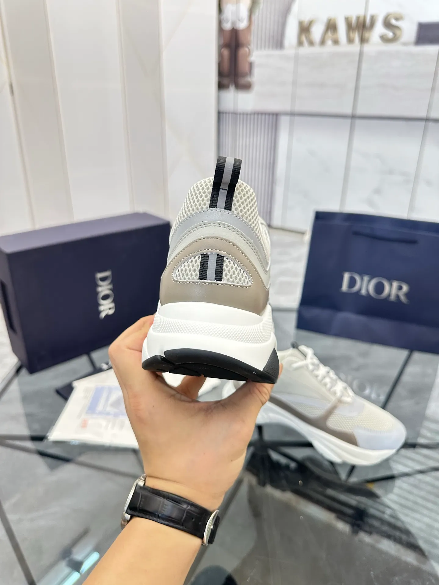 Men's shoes: 💰P460¥ Ready in Guangzhou, fully packaged Product trademark: Dior* "Dior*" low-top casual shoes Regular size: 38-46 (can be customized to 47) B22 Product materials: imported cowhide leather upper spliced ​​with original fabric, breathable lining, original outsole. Number: 920